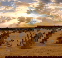 Pinnacle Desert Sunset and Night-time Stargazing Tour from Perth - Restaurant Canberra