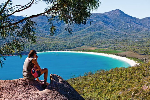 4-Day Fabulous Tasmania Tour: Wineglass Bay, Port Arthur, Devils & Bruny Island - Restaurant Canberra 2
