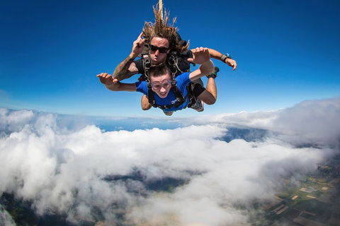 Reef And Rainforest Tandem Sky Dive In Cairns - Restaurant Canberra 0