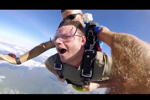 Reef And Rainforest Tandem Sky Dive In Cairns - Restaurant Canberra 1