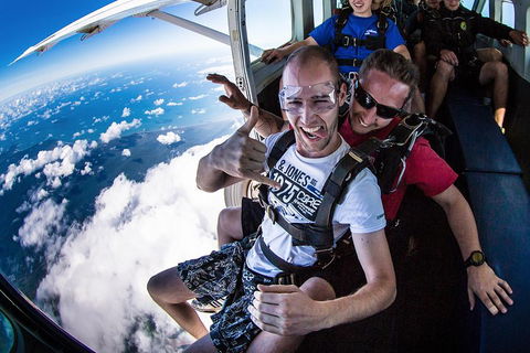 Reef And Rainforest Tandem Sky Dive In Cairns - Restaurant Canberra 2