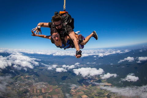 Reef And Rainforest Tandem Sky Dive In Cairns - Restaurant Canberra 3