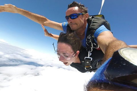 Reef And Rainforest Tandem Sky Dive In Cairns - Restaurant Canberra 4