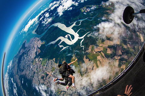 Reef And Rainforest Tandem Sky Dive In Cairns - Restaurant Canberra 5