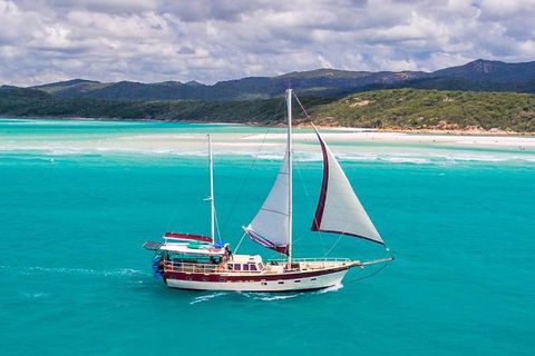 2-Day Whitsundays Sailing Adventure: SV Whitehaven - Restaurant Canberra 0
